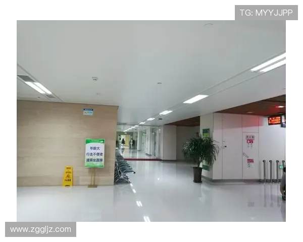 阿尔瓦罗现身千佛山医院体检照